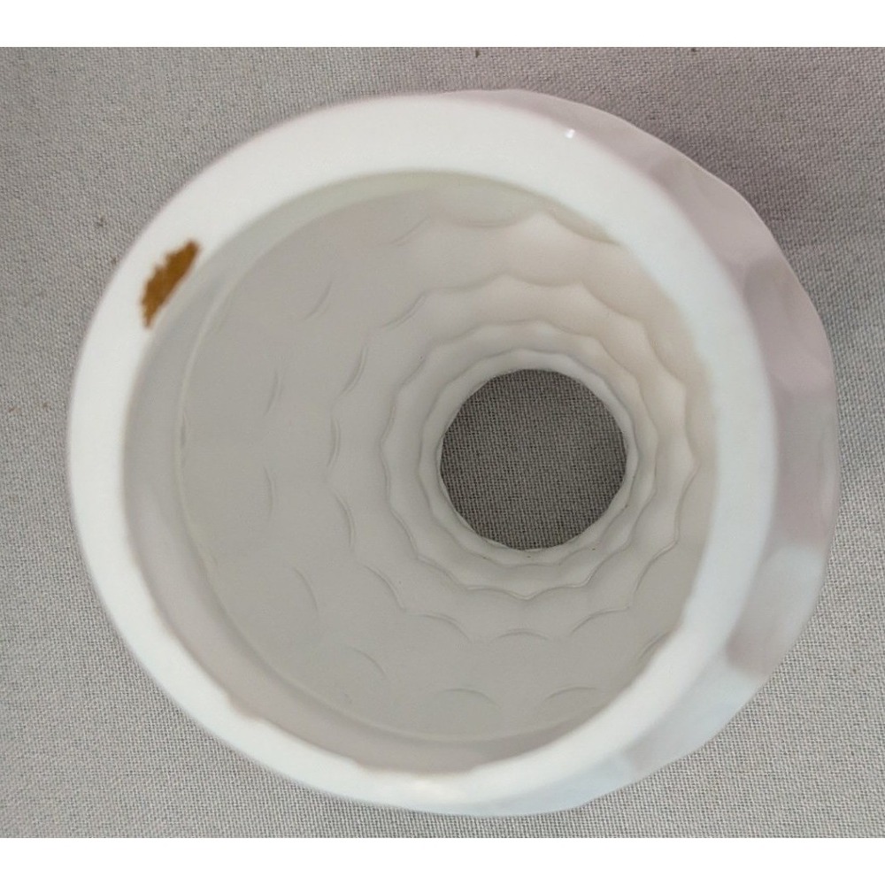 Lamp Chimney Unisex 8.25in White Good Honeycomb Milk Glass Ruffled Top - Picture 2 of 3